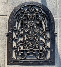 ORNATE CAST IRON HEATING GRATE / COVER
