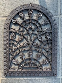 ORNATE CAST IRON HEATING GRATE / COVER