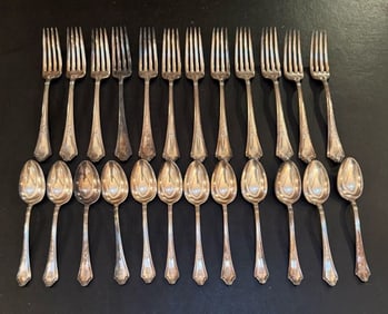 24-PIECE SILVER PLATED TEASPOONS AND DINNER FORKS