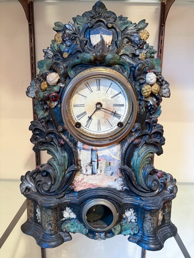 AMERICAN CLOCK CO. CAST IRON FRONT MANTLE CLOCK (1 of 8)