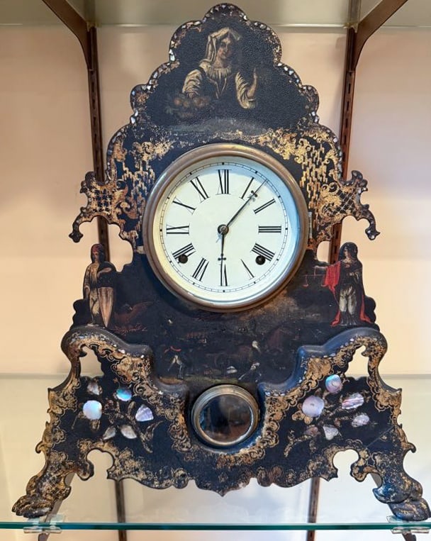 CAST IRON FRONT PAINTED MANTLE CLOCK (1 of 13)