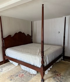 CHIPPENDALE-STYLE POSTER BED