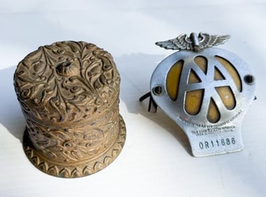 AUTOMOBILE ASSOCIATION BADGE AND STRING HOLDER