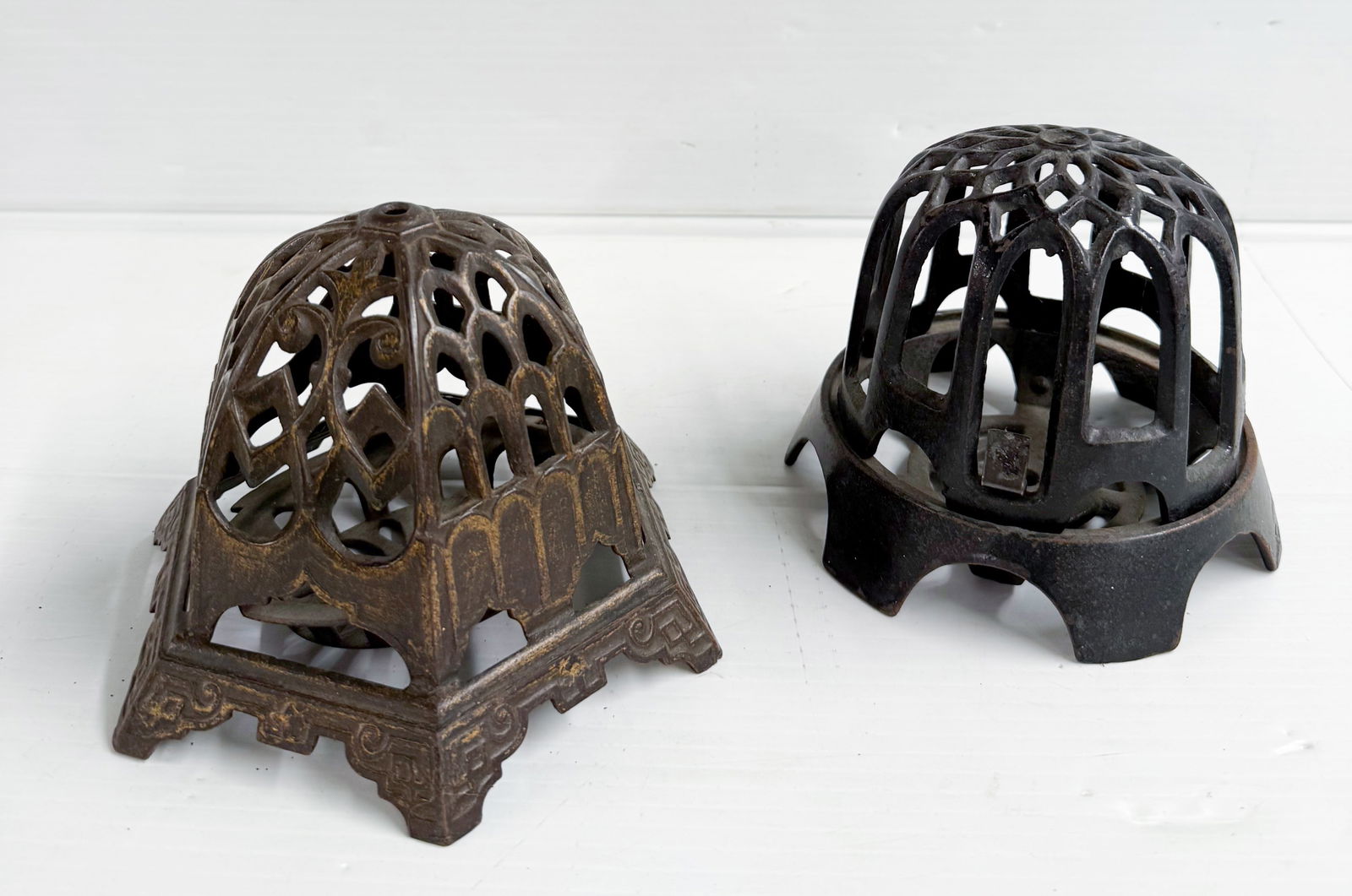 (2) CAST IRON COUNTERTOP STRING HOLDERS (1 of 3)