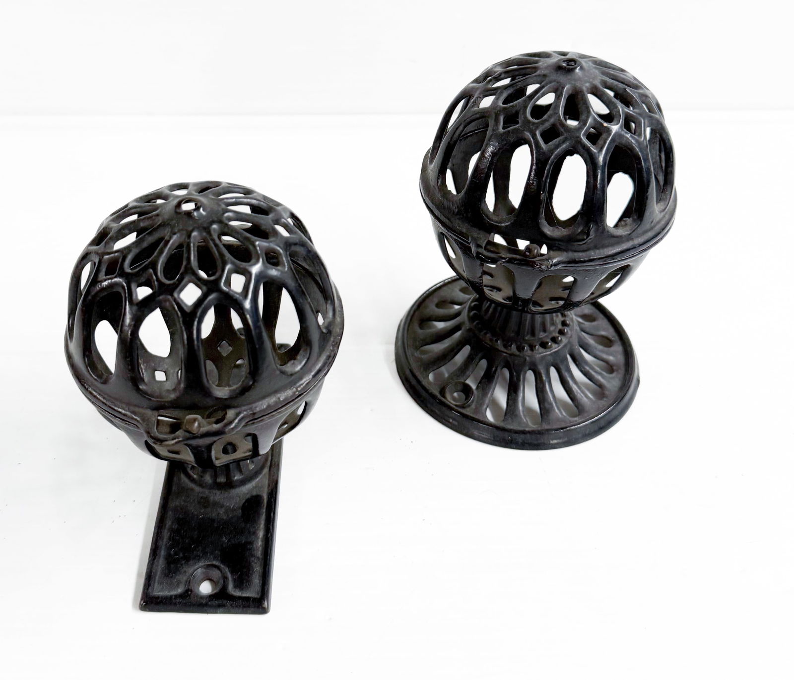 (2) CAST IRON STRING HOLDERS (1 of 4)