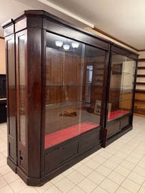 (3) SECTION GLASS AND WOOD SHOWCASE DISPLAY SET