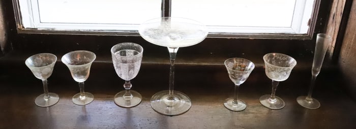 LOT OF VINTAGE STEMWARE