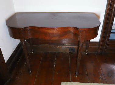 ANTIQUE MAHOGANY DROPLEAF TABLE