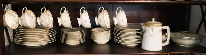 (54) PIECE GERMAN DINNER SET