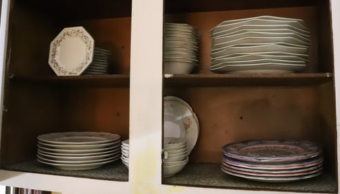 LOT OF VINTAGE DISHES