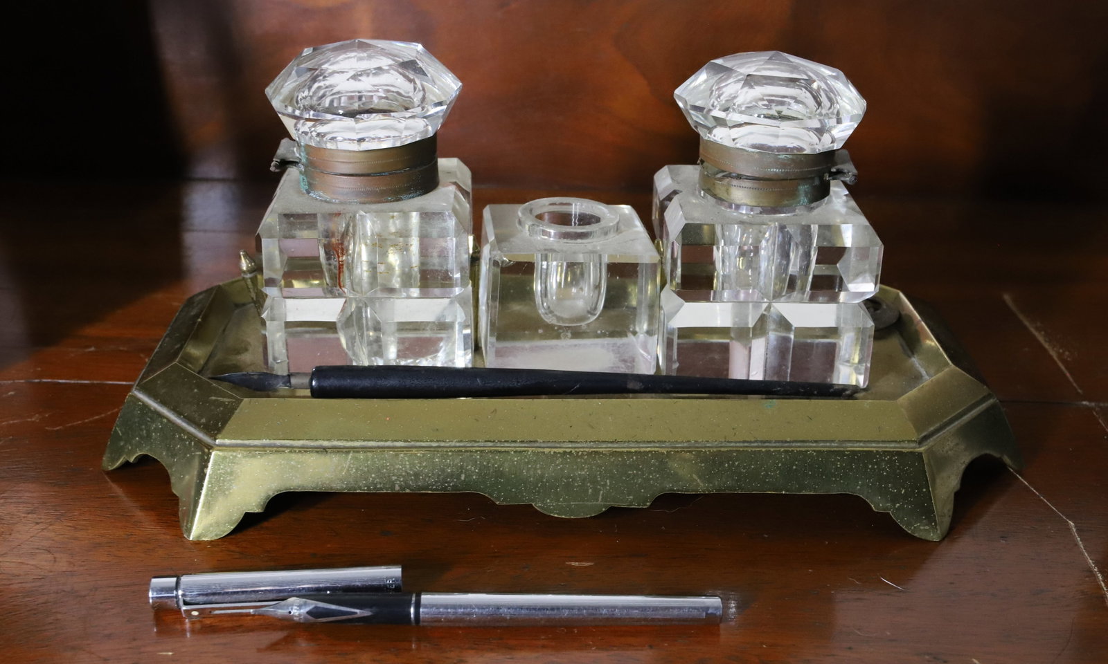 GLASS INKWELLS / BRASS BASE: TWO HINGED LID INKWELLS. OPEN TOP INKWELL. OCTAGONAL BRASS BASE. 11" L. PLEASE READ CAREFULLY - THIS IS AN ONLINE ONLY AUCTION - Terms for Purchasing and Shipping of Auction Items. Please read careful