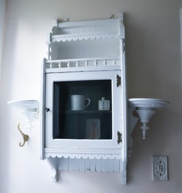 VICTORIAN HANGING CUPBOARD