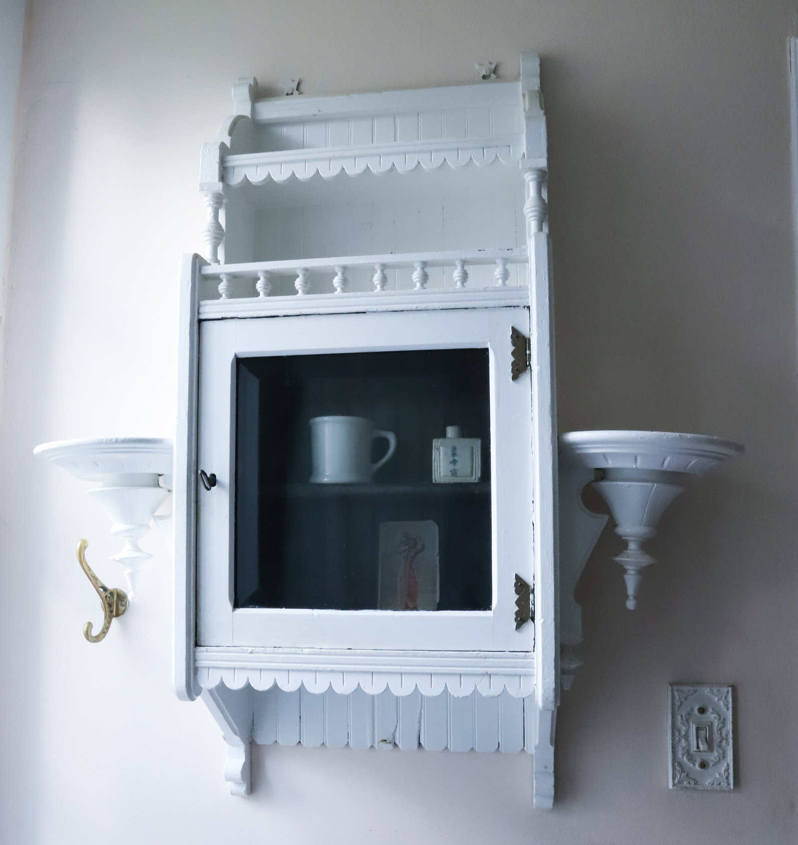 VICTORIAN HANGING CUPBOARD (1 of 3)