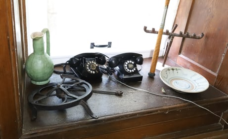 LOT OF VINTAGE ITEMS