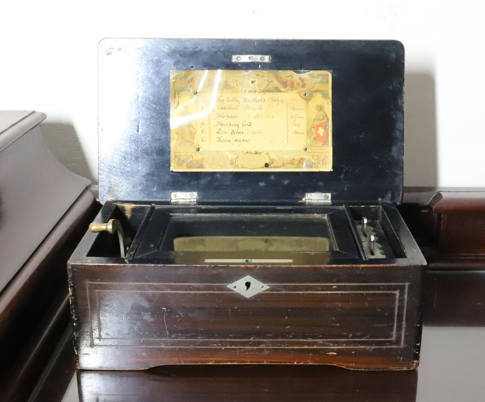 ANTIQUE MUSIC BOX (1 of 5)