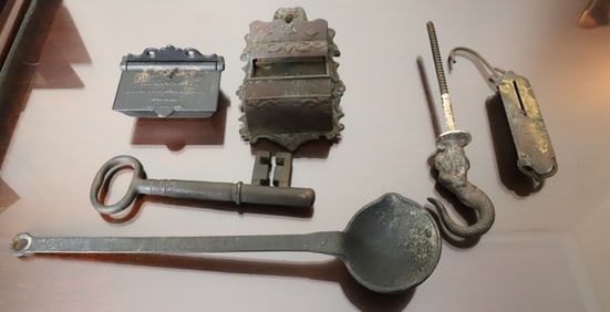 LOT OF CAST IRON ITEMS