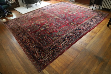 ANTIQUE SAROUK RUG