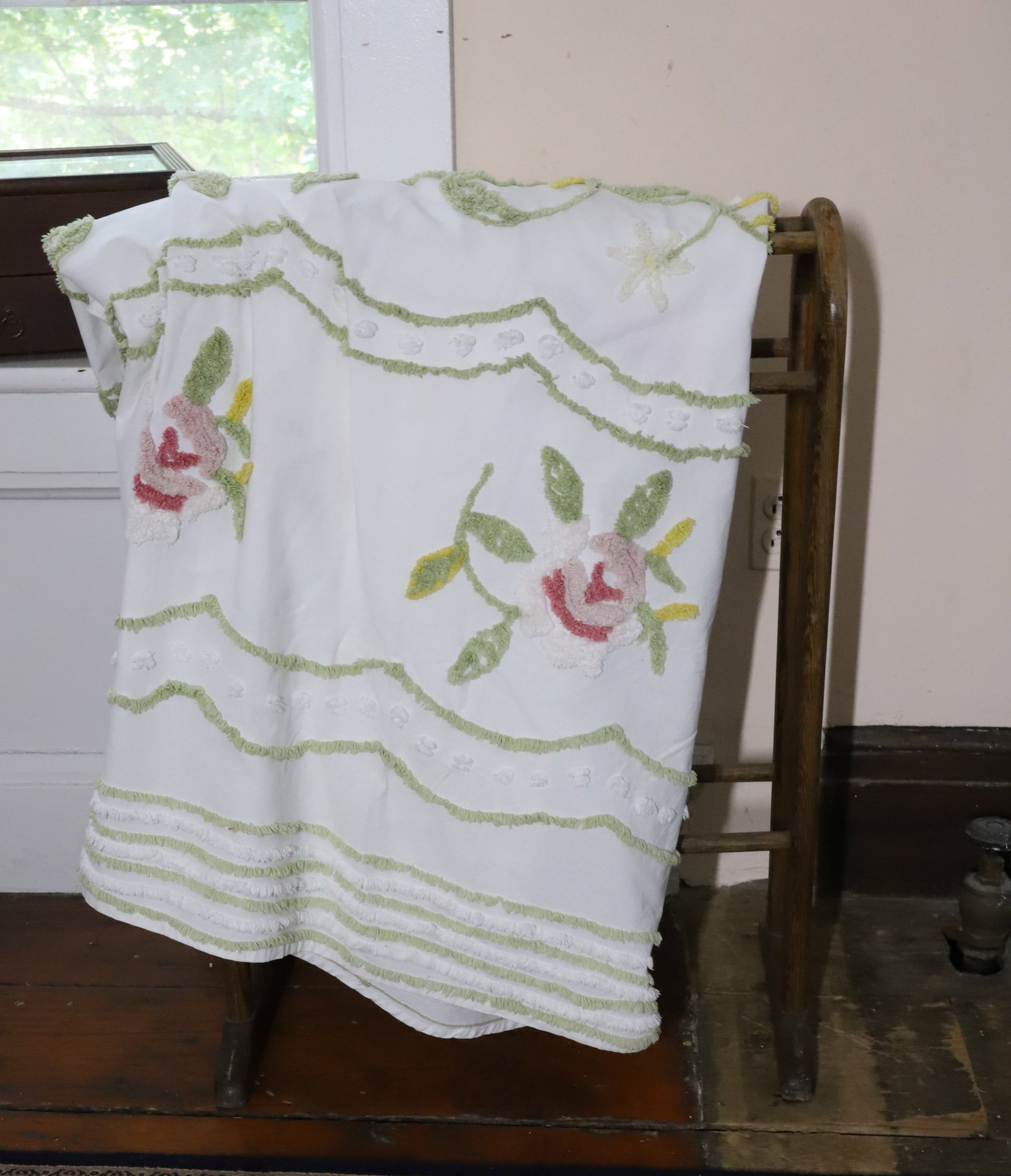 VINTAGE BEDSPREAD AND RACK (1 of 7)
