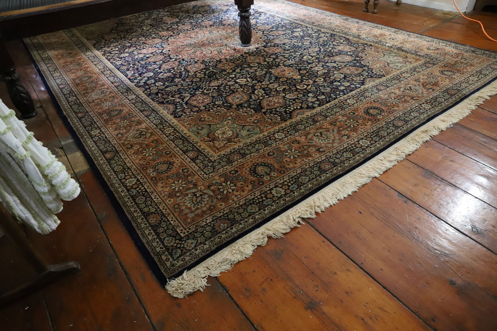 VINTAGE ORIENTAL ROOM SIZE RUG (1 of 5)