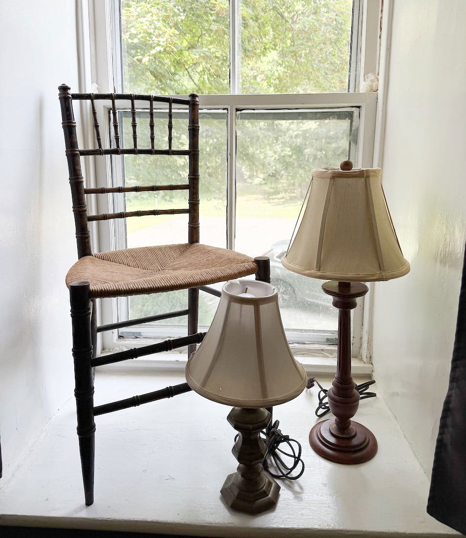 (2) DECORATIVE LAMPS AND SIDE CHAIR (1 of 3)
