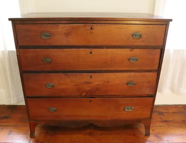 19TH C. HEPPELWHITE CHEST OF DRAWERS
