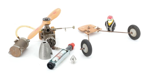LOT OF MODEL AIRPLANE PARTS