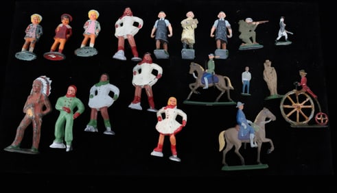 LOT OF PAINTED LEAD FIGURES