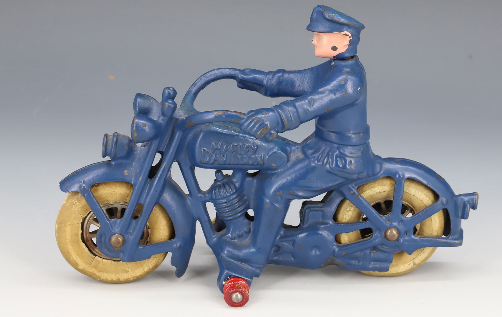 HUBLEY "HARLEY-DAVIDSON" TOY MOTORCYCLE (1 of 3)