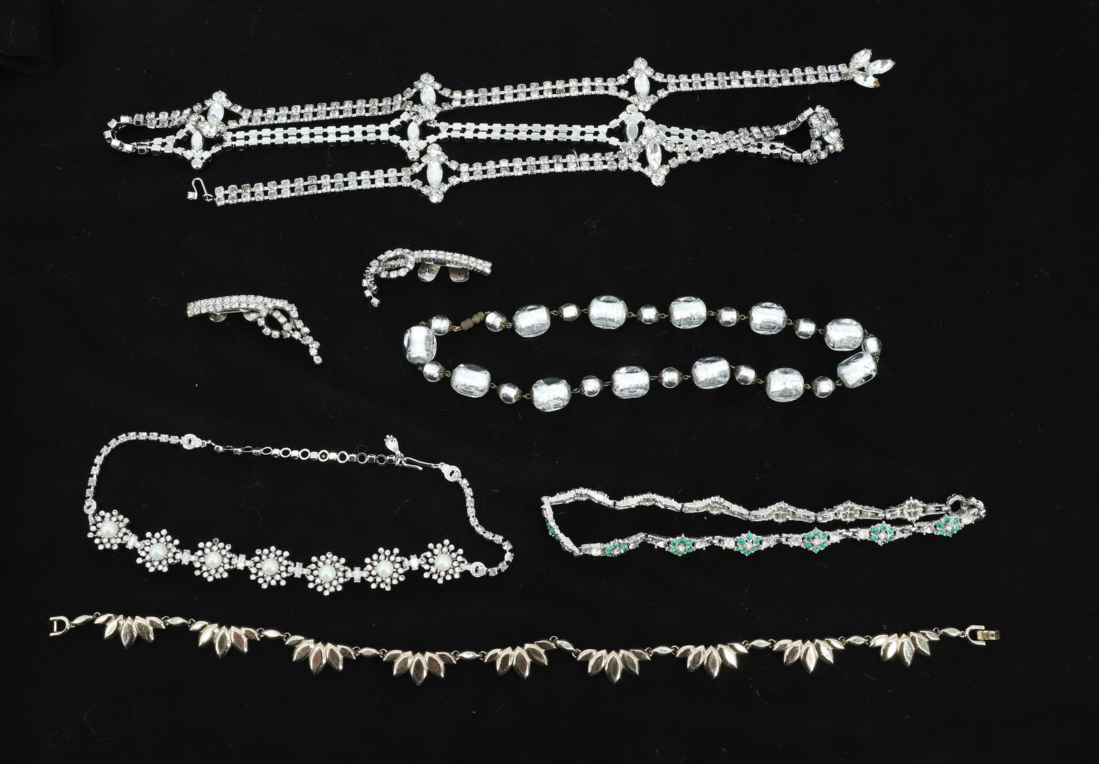 VINTAGE COSTUME JEWELRY LOT (1 of 4)