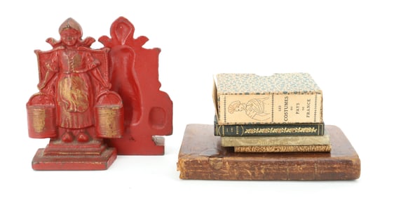 LOT OF BOOKS AND BOOKENDS