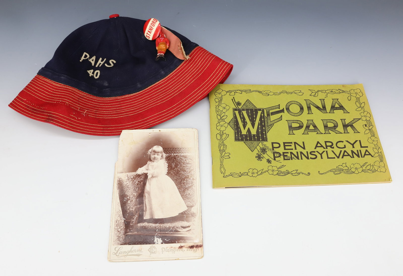 SCHOOL HAT AND PEN ARGYL BOOKLET: "PAHS" 1940 IN RED / BLUE WITH "WEONA PARK, 1970" BOOKLET. PLAINFIELD, NJ PHOTOGRAPH. PLEASE READ CAREFULLY - Terms for Purchasing and Shipping of Auction Items. Please read carefully before bidding. 