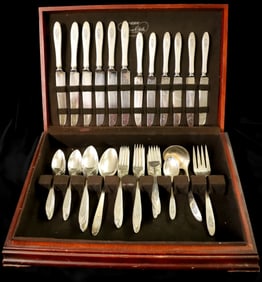 SET OF COMMUNITY SILVERPLATE