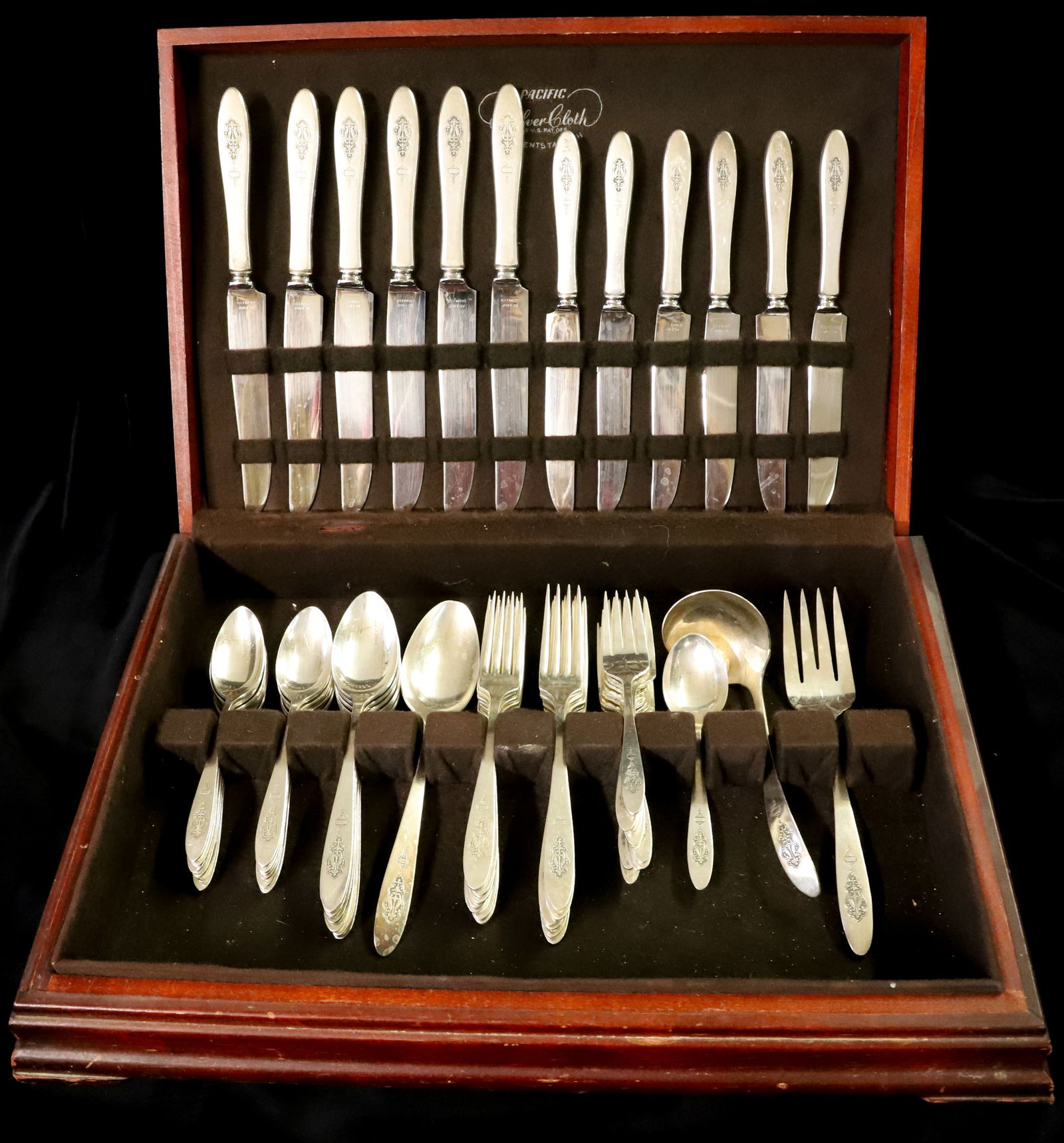 SET OF COMMUNITY SILVERPLATE (1 of 4)