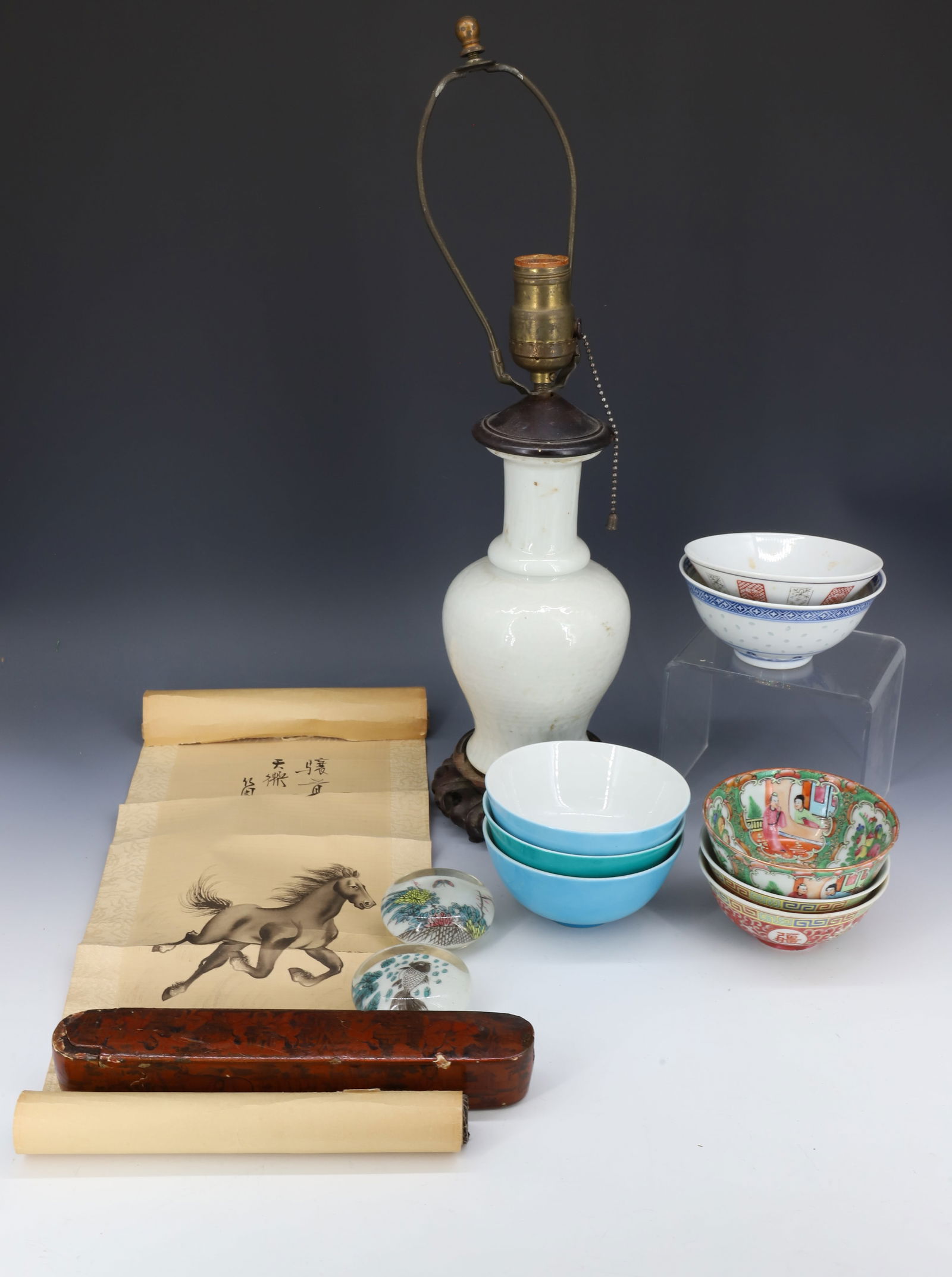 LOT OF ASIAN PORCELAIN (1 of 4)