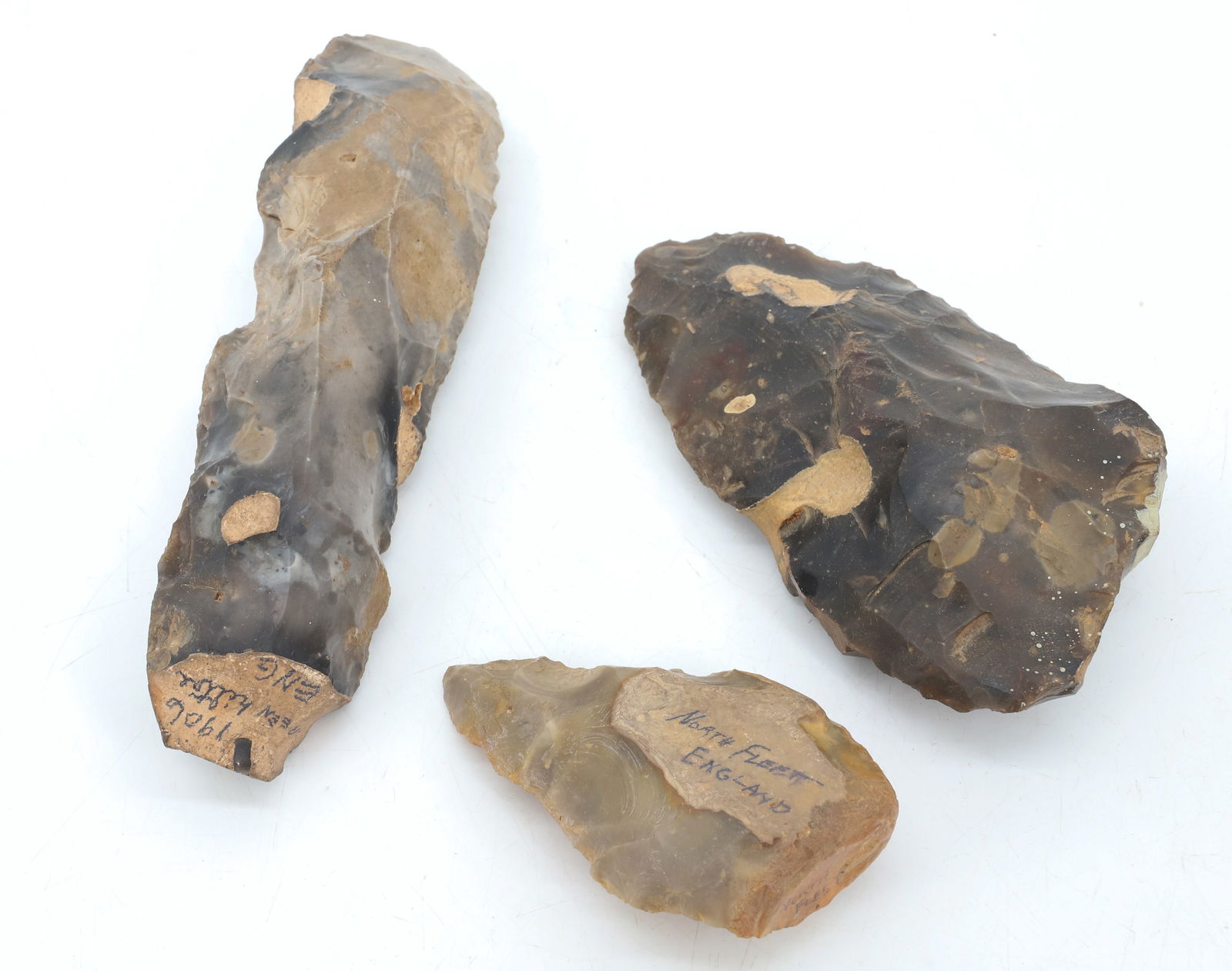 LOT OF FLINT / STONE ARTIFACTS (1 of 3)
