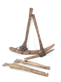 LOT OF WOODEN TOOLS / ARTIFACTS