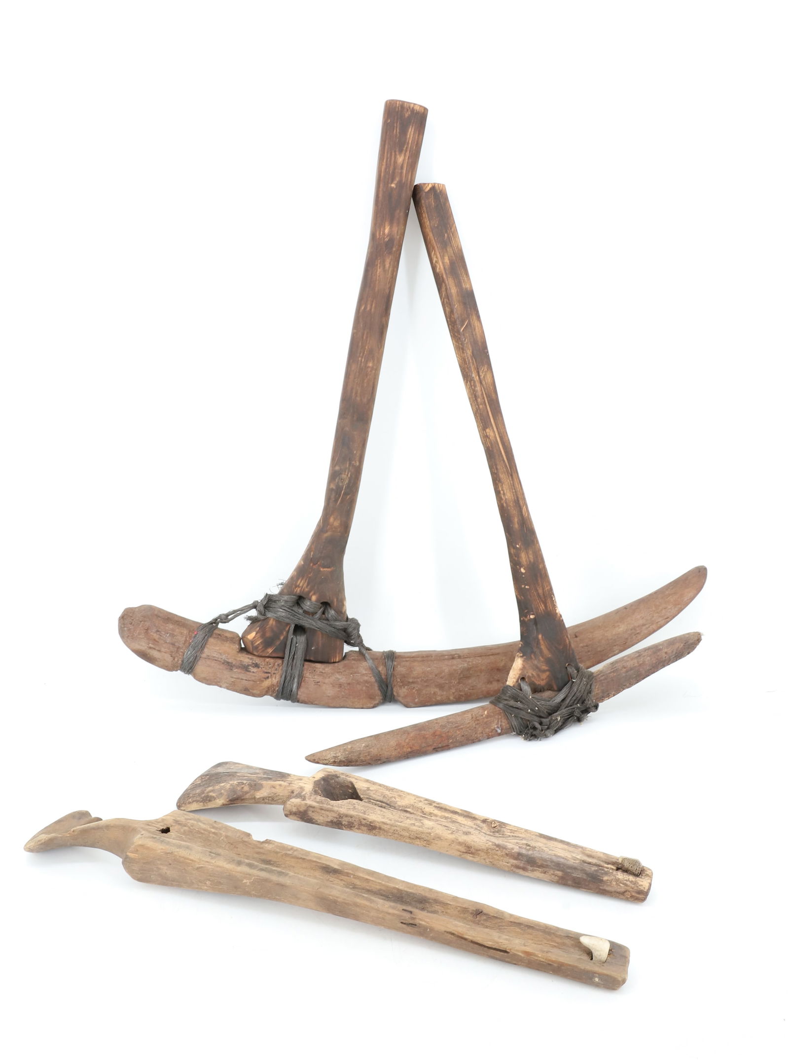 LOT OF WOODEN TOOLS / ARTIFACTS (1 of 6)