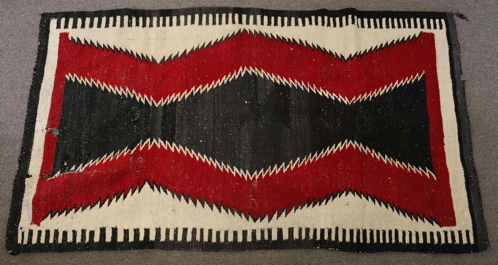 HANDMADE NAVAJO RUG (1 of 5)