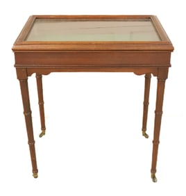 LIFT-LID DISPLAY TABLE