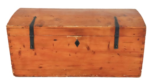 ANTIQUE WOODEN TRUNK AND POND BOAT