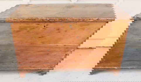 19TH C. DOVETAILED BLANKET CHEST