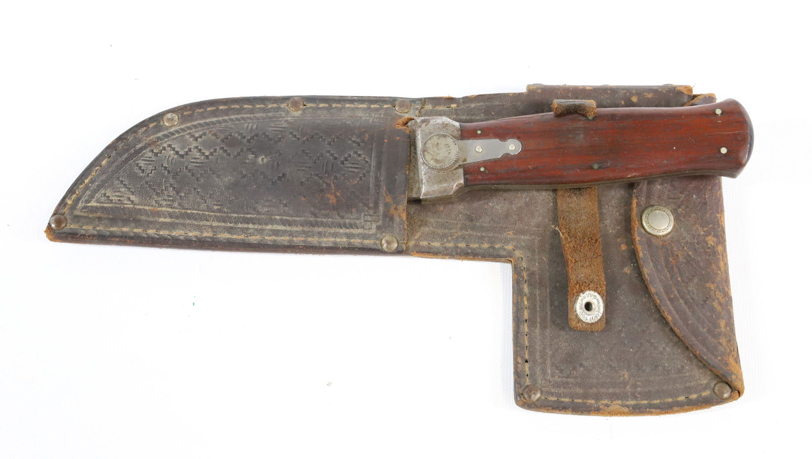 UNION CUTLERY/KABAR HATCHET AND KNIFE: COMBINATION KNIFE AND HATCHET WITH LEATHER SHEATH - 9 1/2" KNIFE OVERALL PLEASE READ CAREFULLY BEFORE BIDDING. ALL PAYMENTS MUST BE MADE BEFORE ITEMS CAN BE SHIPPED. BUYERS CAN PAY VIA LIVE AUCTIONEER