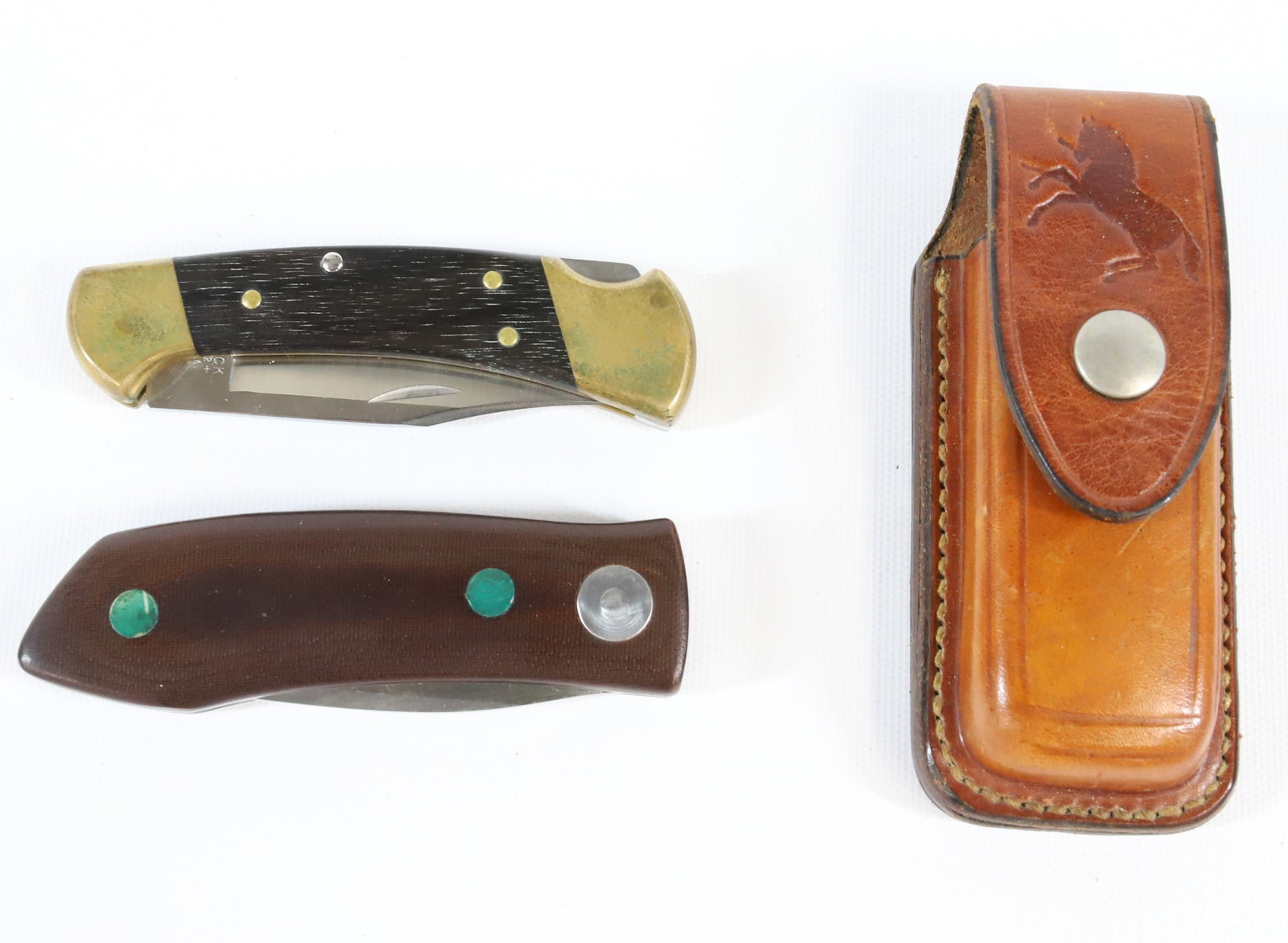 (2) HUNTING KNIVES: BUCK # 112 + AND COLT SPINNER IN SHEATH PLEASE READ CAREFULLY BEFORE BIDDING. ALL PAYMENTS MUST BE MADE BEFORE ITEMS CAN BE SHIPPED. BUYERS CAN PAY VIA LIVE AUCTIONEERS PAYMENT CENTER IF HAVING ITEMS 