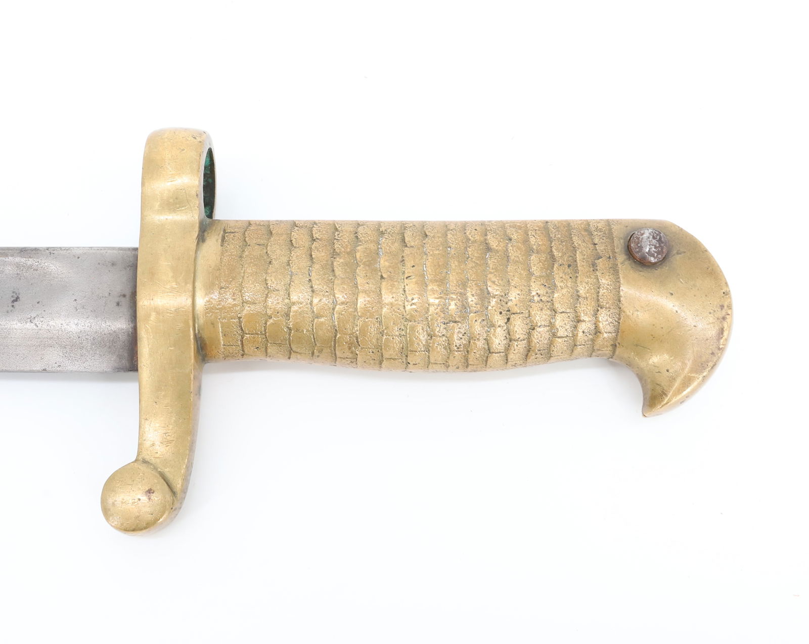 19TH CENTURY BRASS HANDLE SWORD BAYONET: BRASS FISH SCALE GRIP, UNMARKED BLADE PLEASE READ CAREFULLY BEFORE BIDDING. ALL PAYMENTS MUST BE MADE BEFORE ITEMS CAN BE SHIPPED. BUYERS CAN PAY VIA LIVE AUCTIONEERS PAYMENT CENTER IF HAVING ITEMS SH