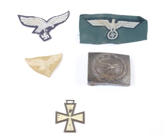 LOT OF WWII NAZI PATCHES AND BUCKLE