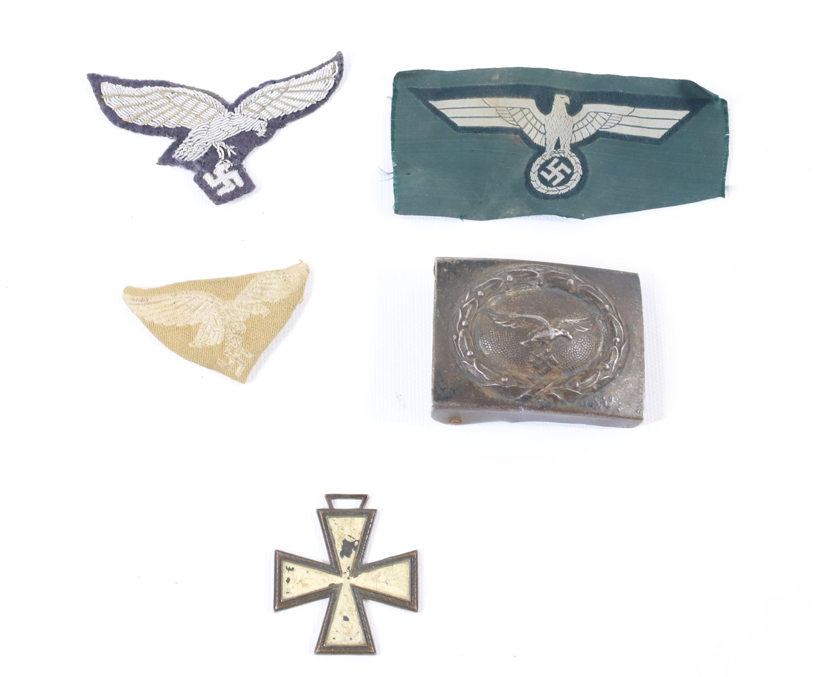 LOT OF WWII NAZI PATCHES AND BUCKLE: BELT BUCKLE, LUFTWAFFE PATCH, IRON CROSS AND MORE. -PICK-UP FOR THIS AUCTION WILL BE ON MONDAY NOVEMBER 3RD, TUESDAY NOVEMBER 4TH, WEDNESDAY NOVEMBER 5TH, AND THURSDAY NOVEMBER 6TH FROM 9:00 AM TILL 3