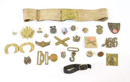 LOT OF EARLY MILITARY BADGES AND BUCKLES