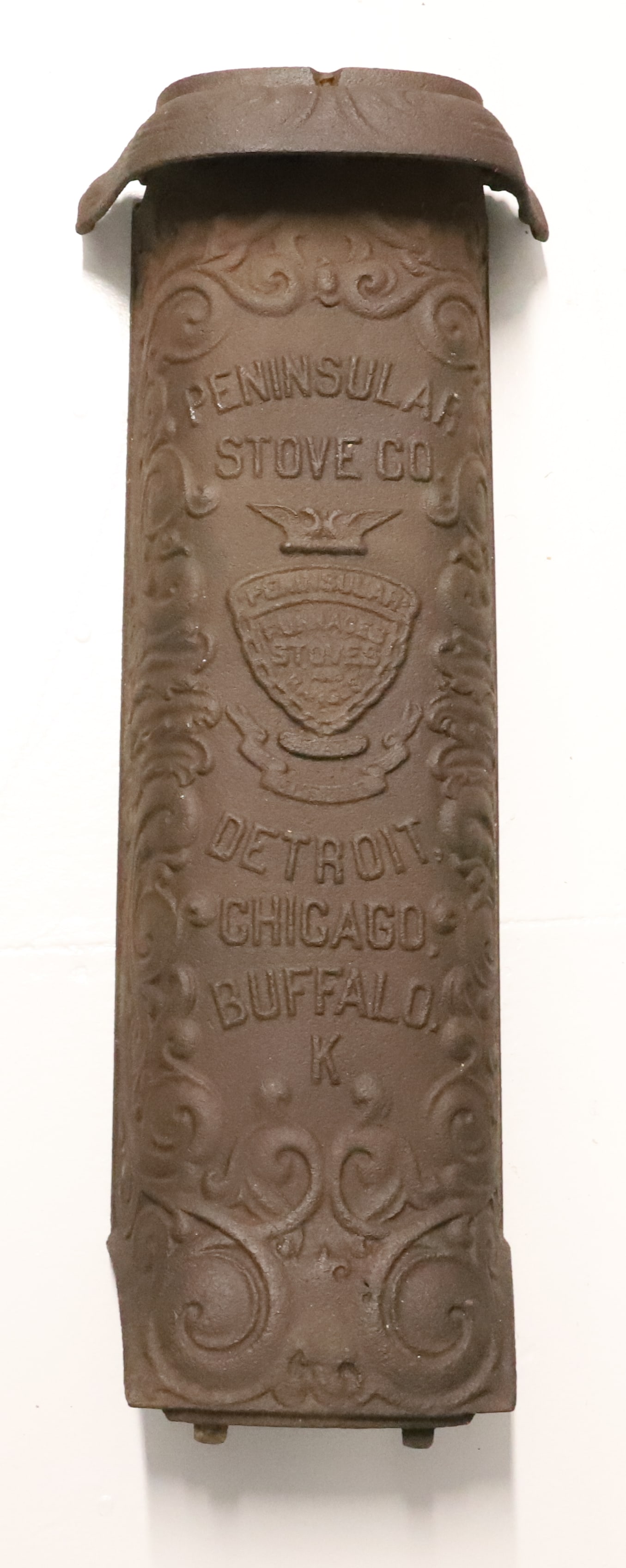 CAST IRON PENINSULA STOVE CO. PIPE: EMBOSSED DECORATION "DETROIT, CHICAGO, BUFFALO". 26" L.