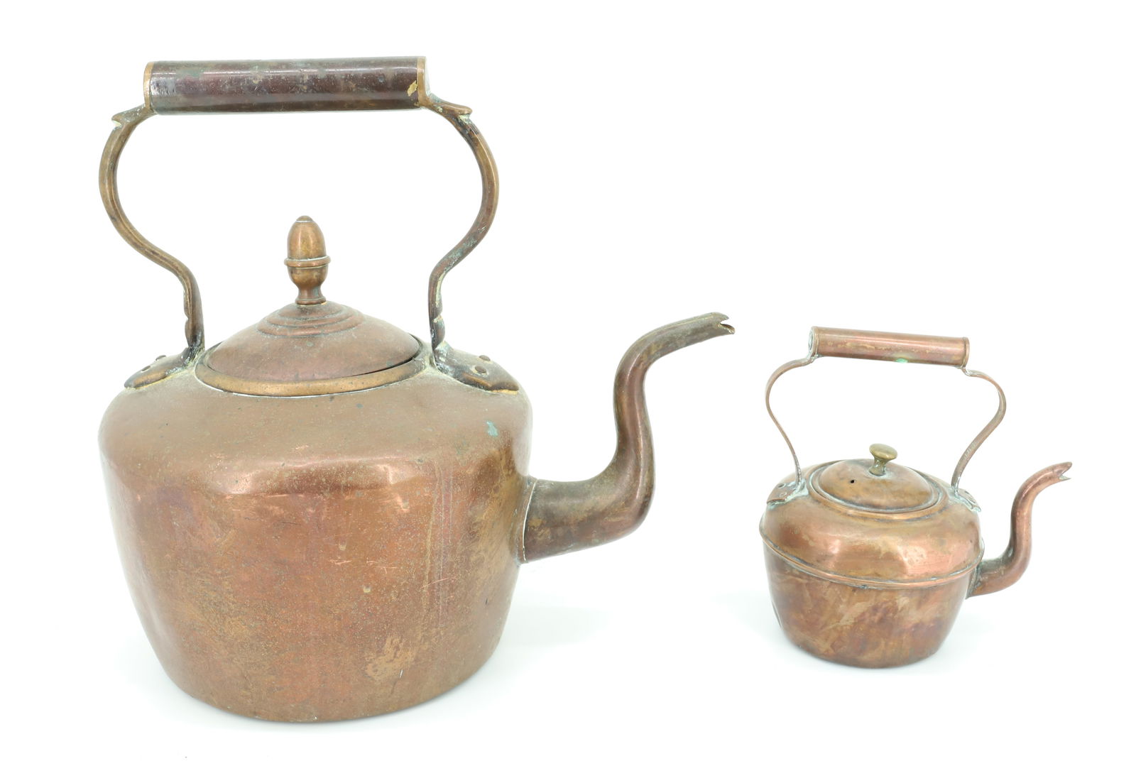 (2) COPPER TEA KETTLES: GOOSENECK WITH STATIONARY HANDLES. SMALLER IS MRKD. JUBILEE ON HANDLE. LARGER IS MRKD. "7" ON BOTTOM WITH MAKER'S MARK. 6" AND 11 1/2" LENGTHS.