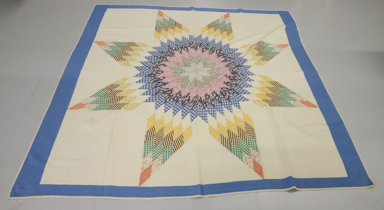VINTAGE HANDMADE STAR QUILT (1 of 7)